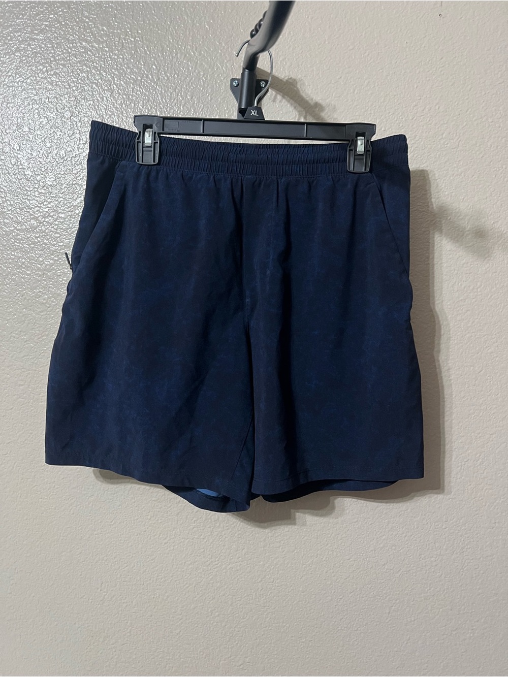 Lululemon Men's Navy Active Shorts - Elastic Waist Sz-Lg